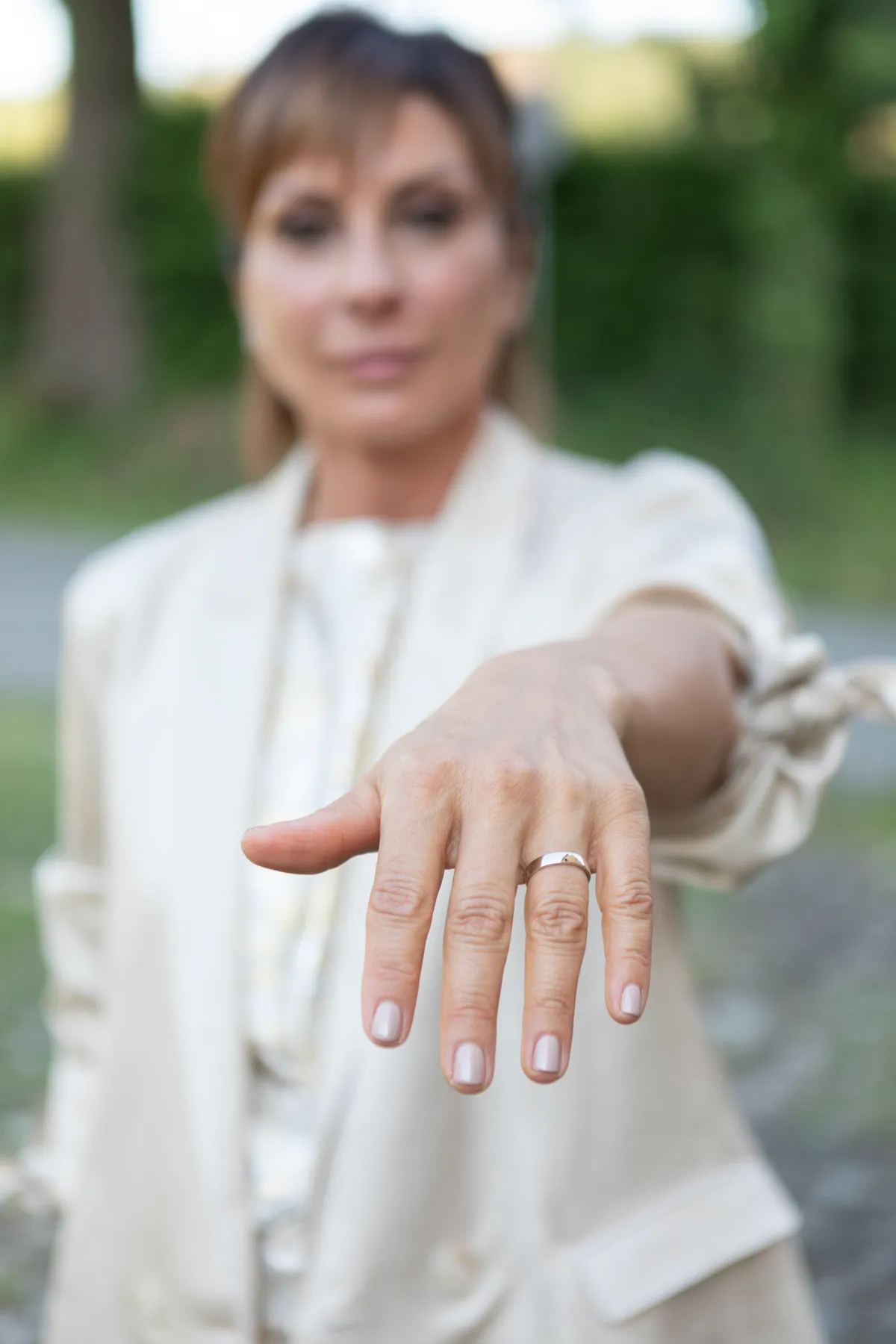 La sposa mostra la fede
